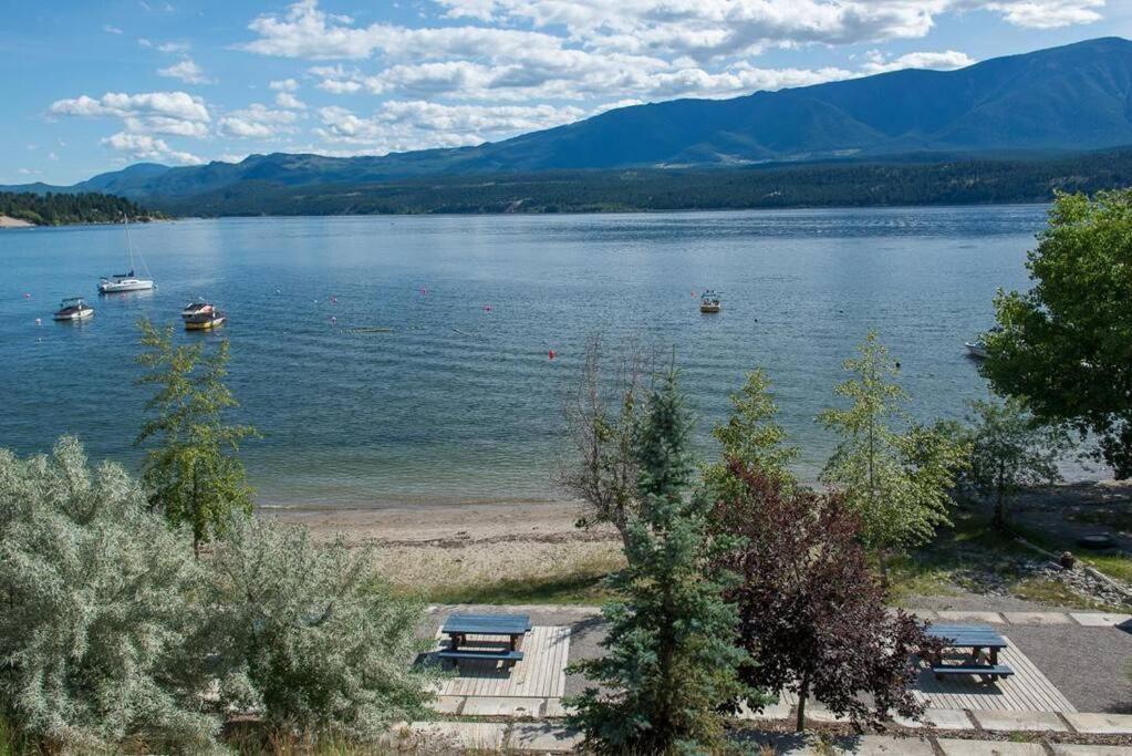 Oasis Getaway, Mins To Lake, King Bed, Dbl Garage Invermere Exterior photo
